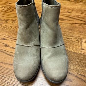 Sorel Joan of Arc II booties. Used but in good condition. Size 8